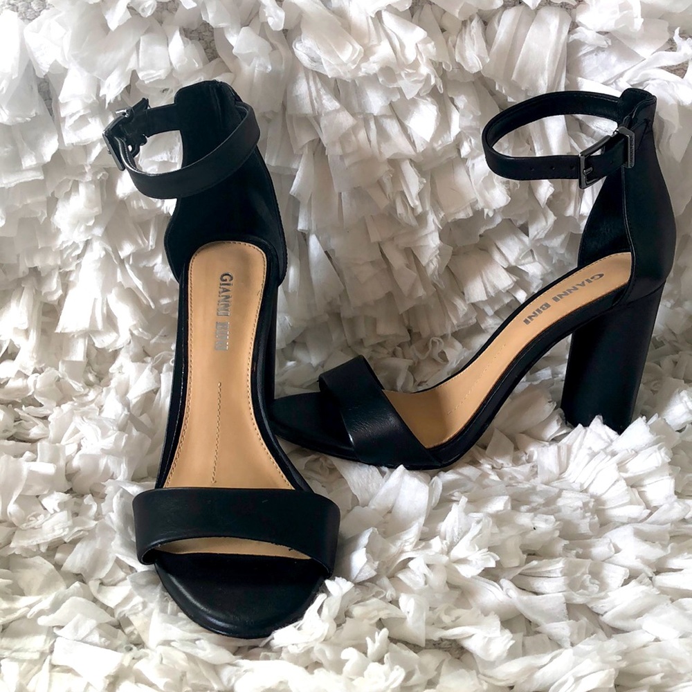 Gianni Bini size 6.5 Black Sandals
